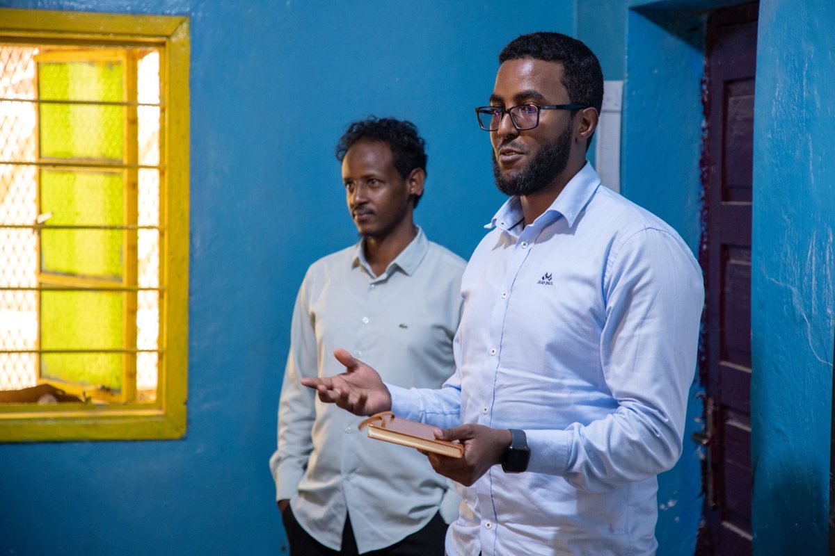 A mentor talking with a participant