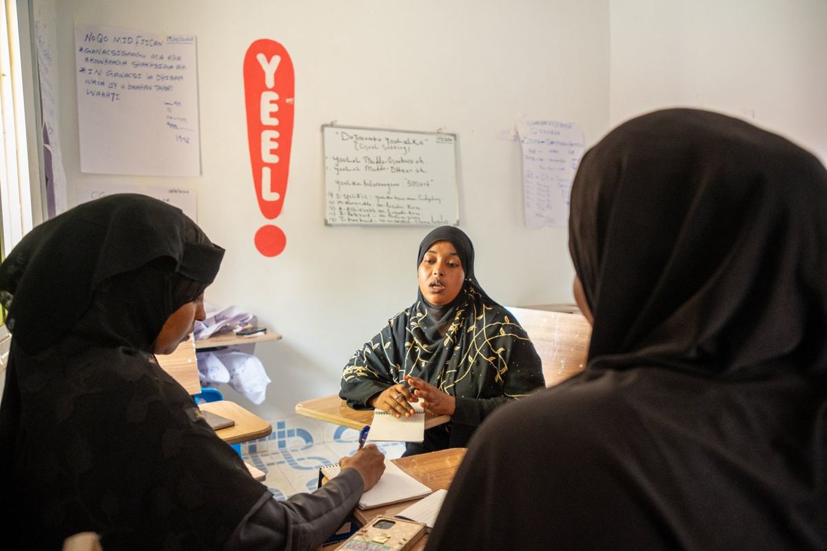 A woman speaking in a business class in Hargeisa