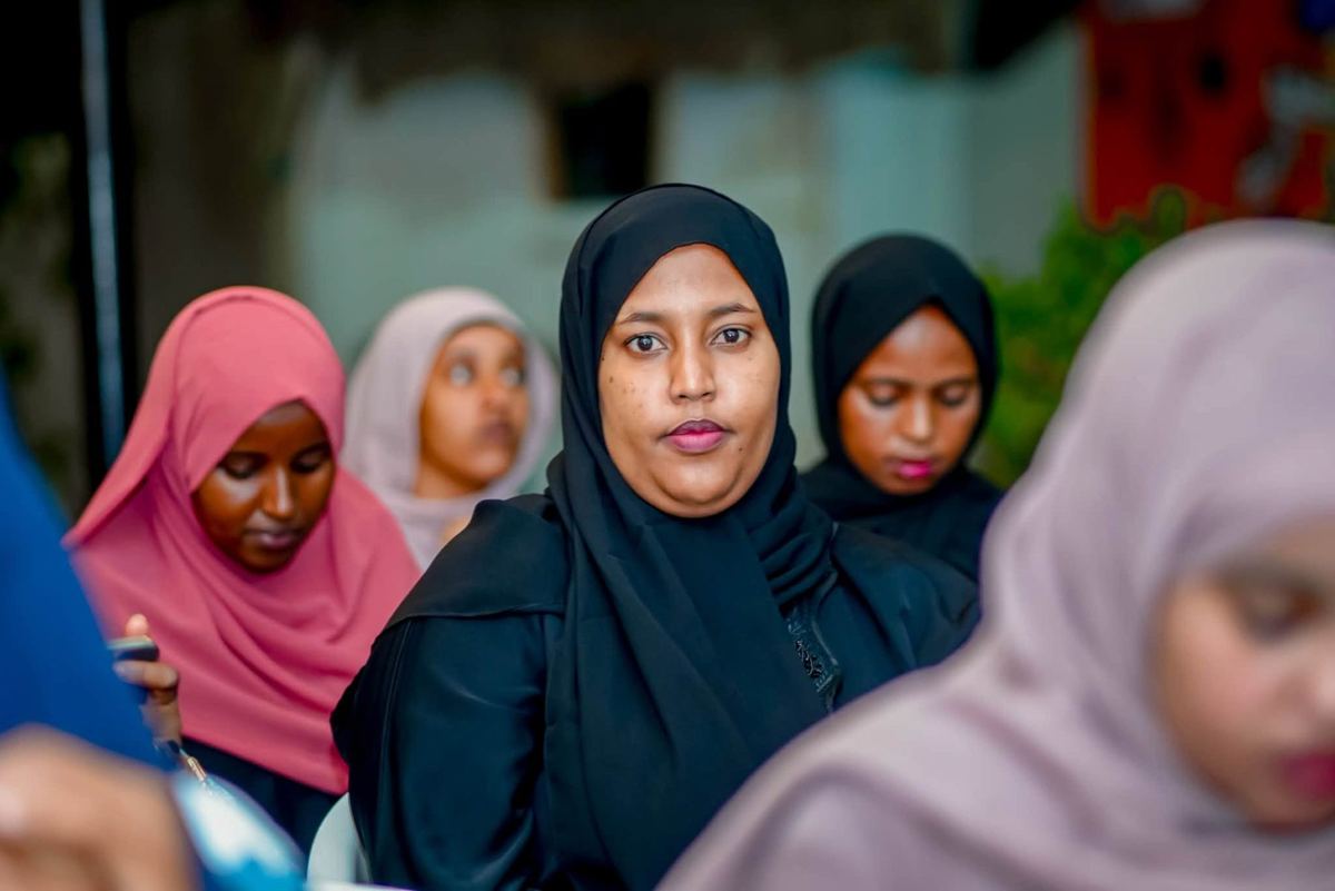 A young woman at a WOMPOL session