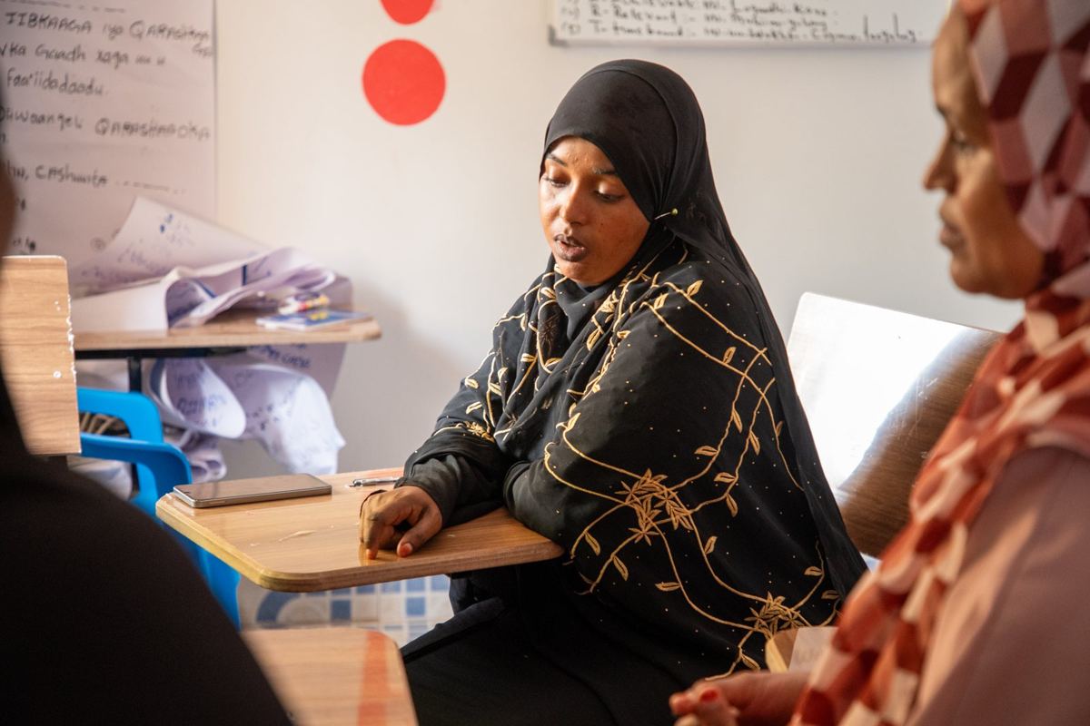 Two participants talking in class